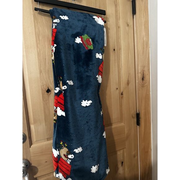 Peanuts Snoopy Red Baron Christmas Extra Long VelvetLoft Throw 60x70 inches NWT - Picture 1 of 5